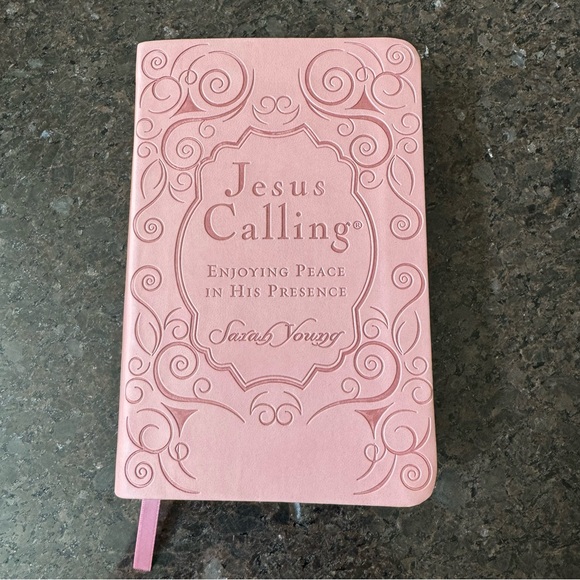 Jesus Calling Daily Devotional Pink Imitation Leather with Scripture References - Picture 1 of 6
